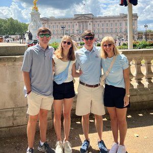 Meet your Posher, Elizabeth